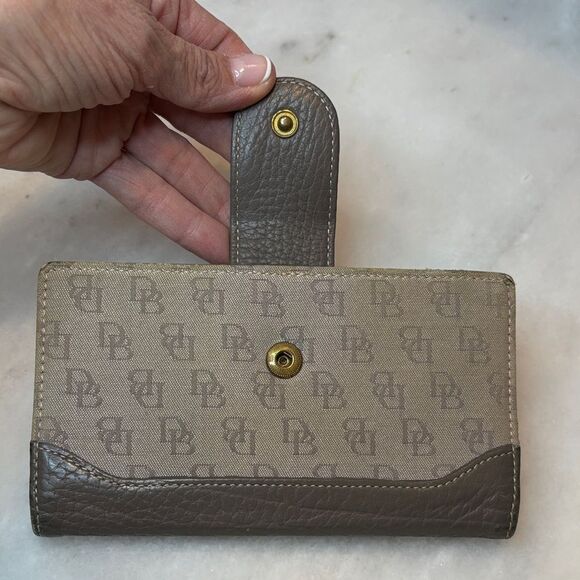 Dooney & Bourke Wallet Checkbook Vintage Signature Slim Wallet - Picture 11 of 16